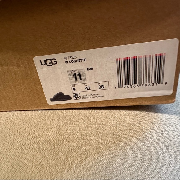 UGG COQUETTE SLIPPERS - Picture 9 of 9